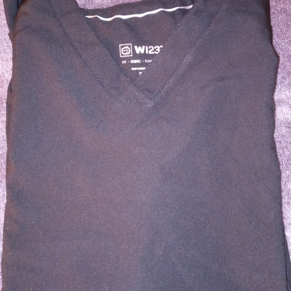 W123 Scrub top